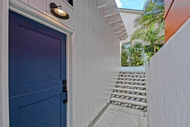 Building Photo - Completely Remodeled, Custom 3BR2BA Home w/ Spacious Floorplan, Amazing Indoor/Outdoor Space, Gat...