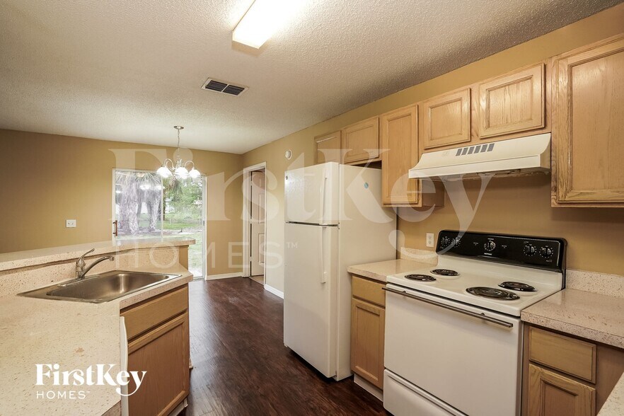 Building Photo - 490 Clay St