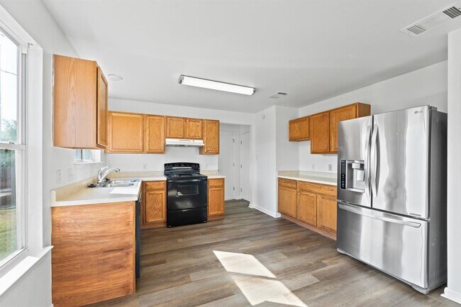 Building Photo - 722 Lavaca Loop