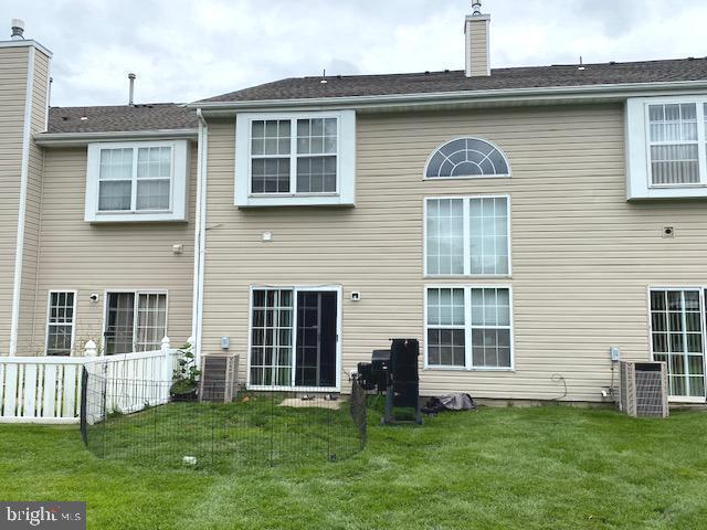 Building Photo - 8003 Normandy Dr