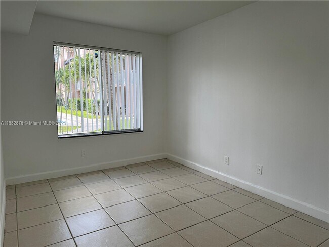 Building Photo - 10410 SW 157th Ct