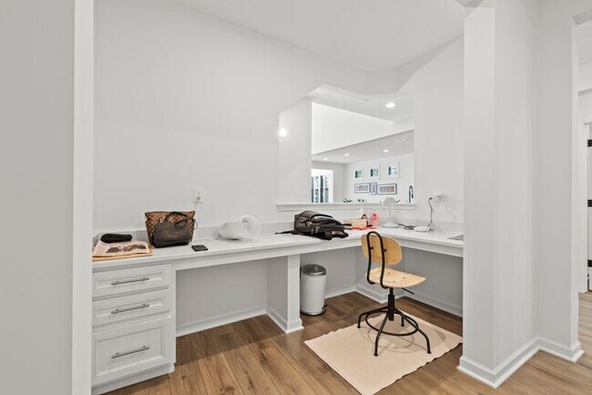 Building Photo - 8190 Smiths Cir