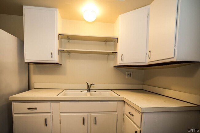 Building Photo - 425 Schuyler St