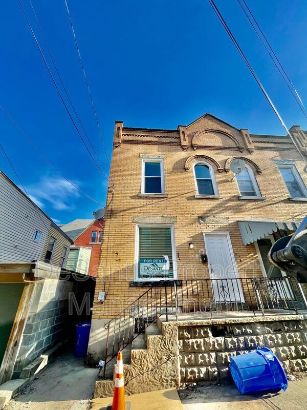 Building Photo - 2 Edith Pl