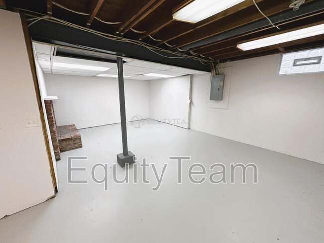Building Photo - 10920 Crystalhill Ct