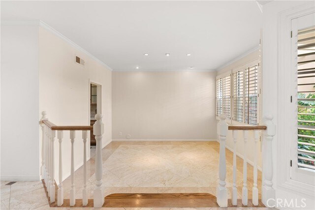 Building Photo - 6121 Greenbrier Dr