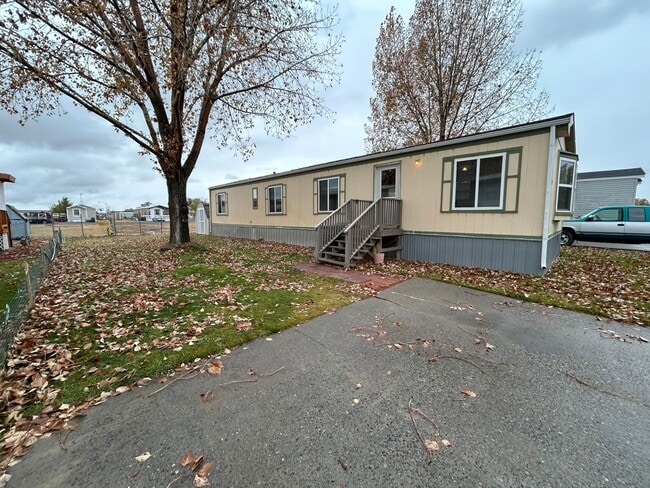 Building Photo - 2315 Garnet Ave