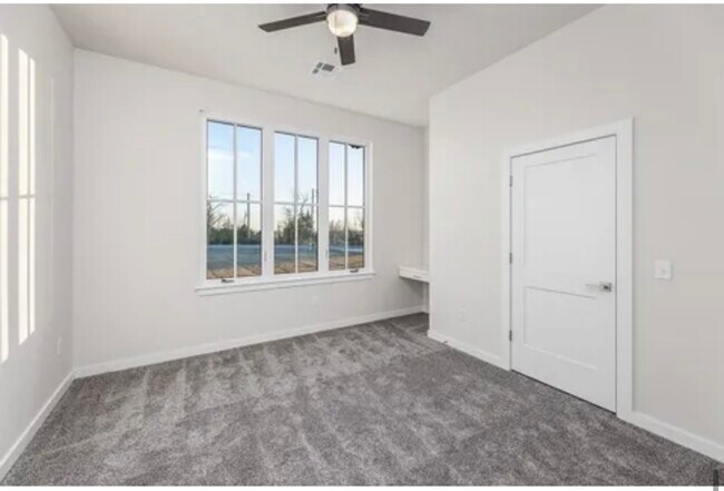 Building Photo - 7530 Highland Hls Dr