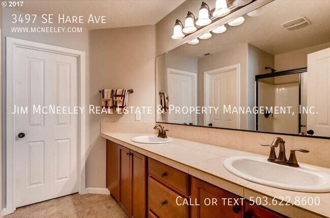 Building Photo - 3497 SE Hare Ave