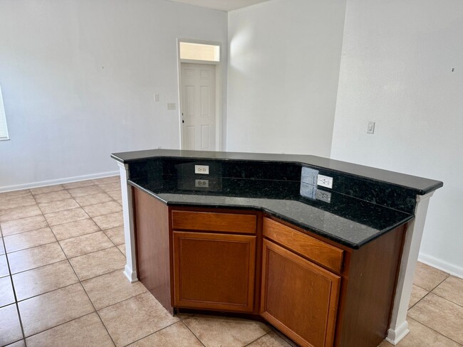 Building Photo - 1808 E Columbus Dr
