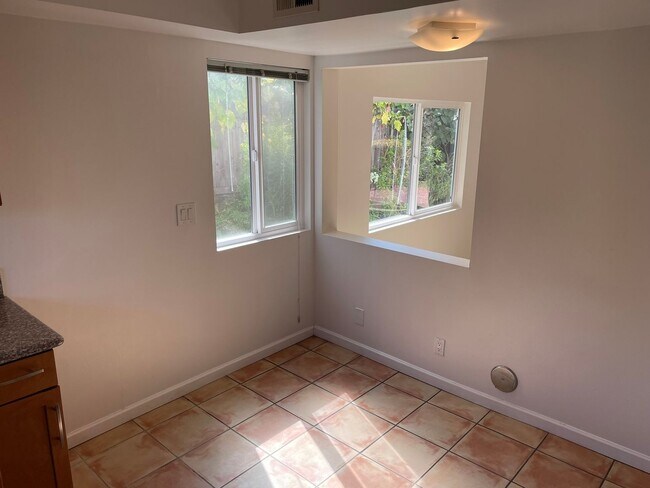 Building Photo - Beautiful Hidden Valley 3 Bedroom, 2.5 Bat...