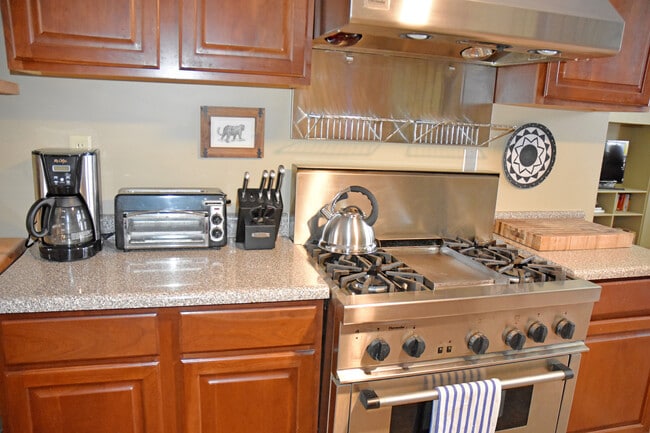 Building Photo - Furnished Home on Spoon Lake