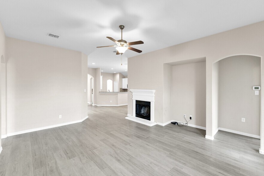 Building Photo - 5760 Sapphire Pool Trail