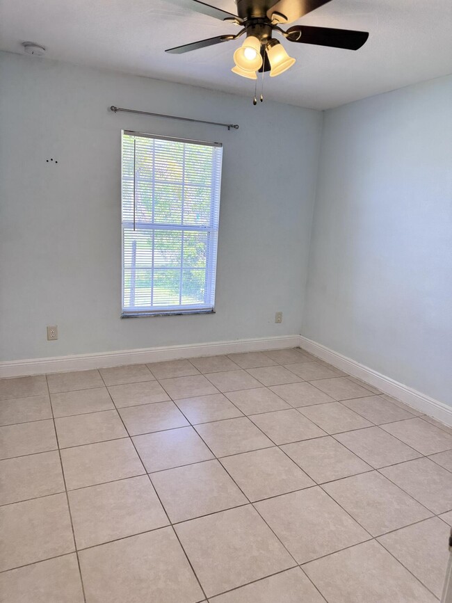 Building Photo - 5906 Spruce Dr