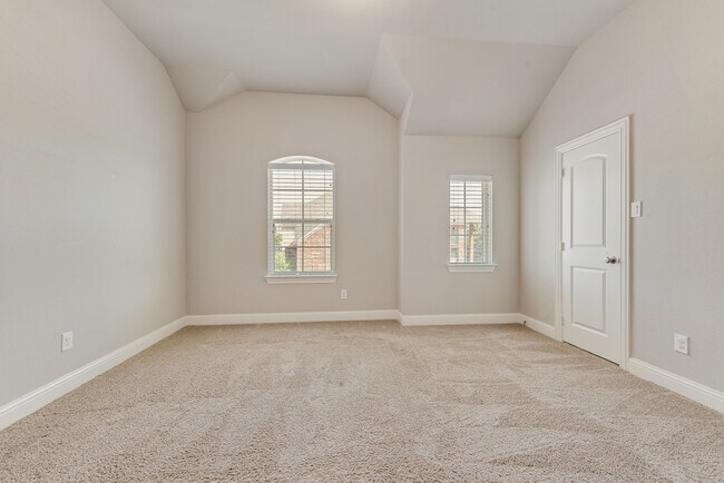 Building Photo - 4037 Hawthorne Dr