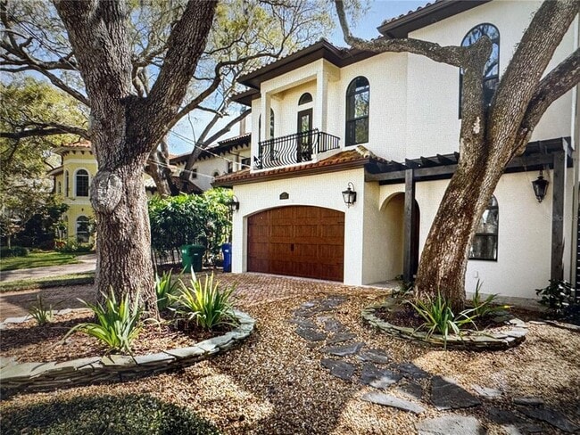 Building Photo - 3122 W Oakellar Ave