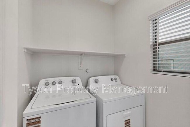 Building Photo - 6618 Sydney Drive NE