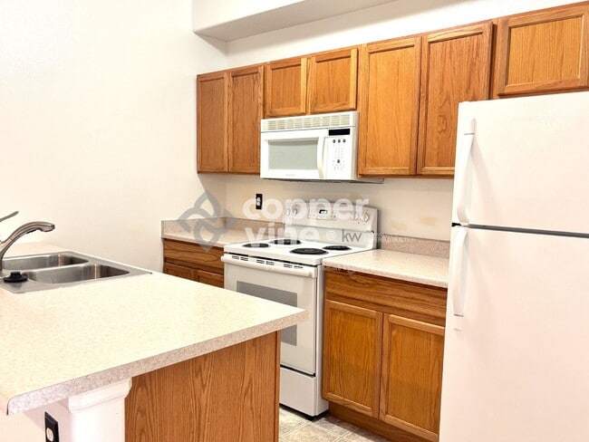 Building Photo - 1740 W 53rd Dr