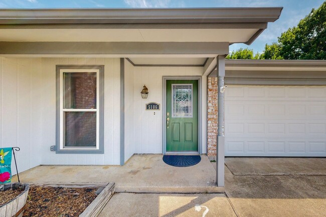 Building Photo - Available Mid-June | 3 Bedroom Arlington H...