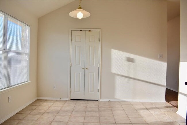 Building Photo - 1000 Salt Creek Trail