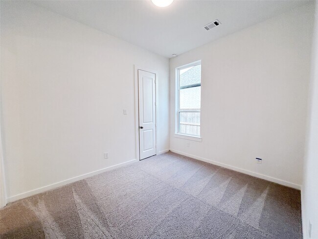 Building Photo - 5222 Tahoe Ct