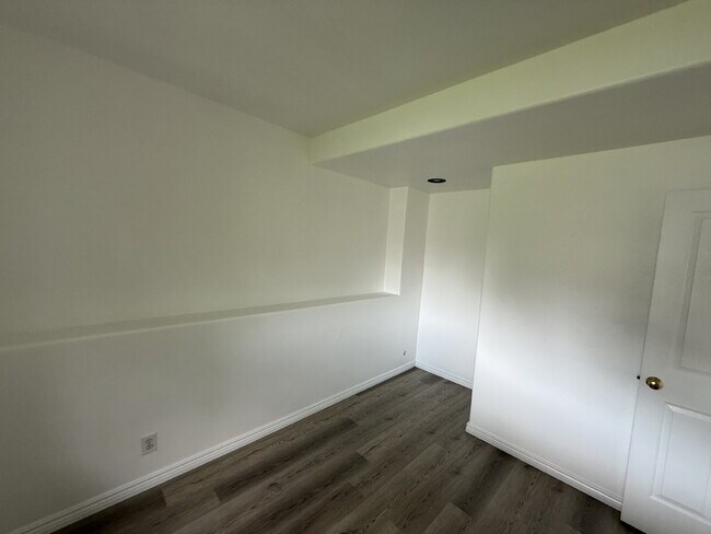Building Photo - "Charming, newly renovated, 4-Bed, 3-Bath ...