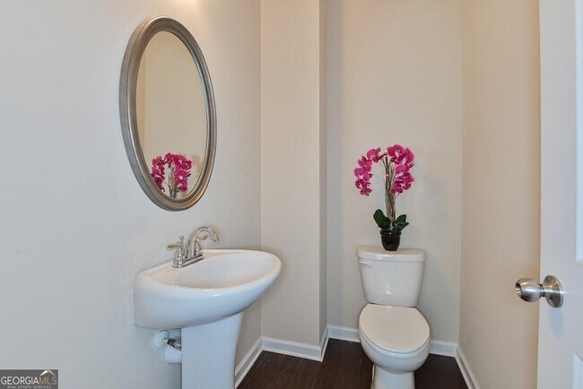 Building Photo - 4665 Woodbine Way