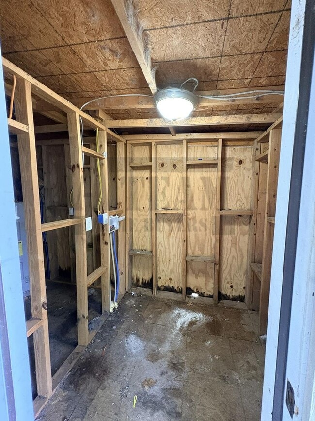 Building Photo - Beautifully updated 2-bedroom, 2-bathroom home