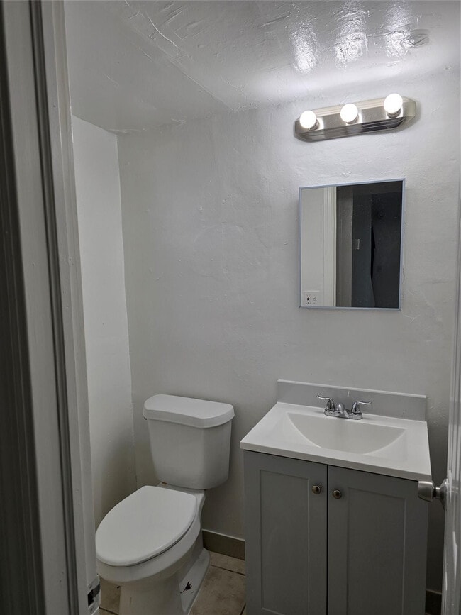 Building Photo - 20 NW 7th Ave