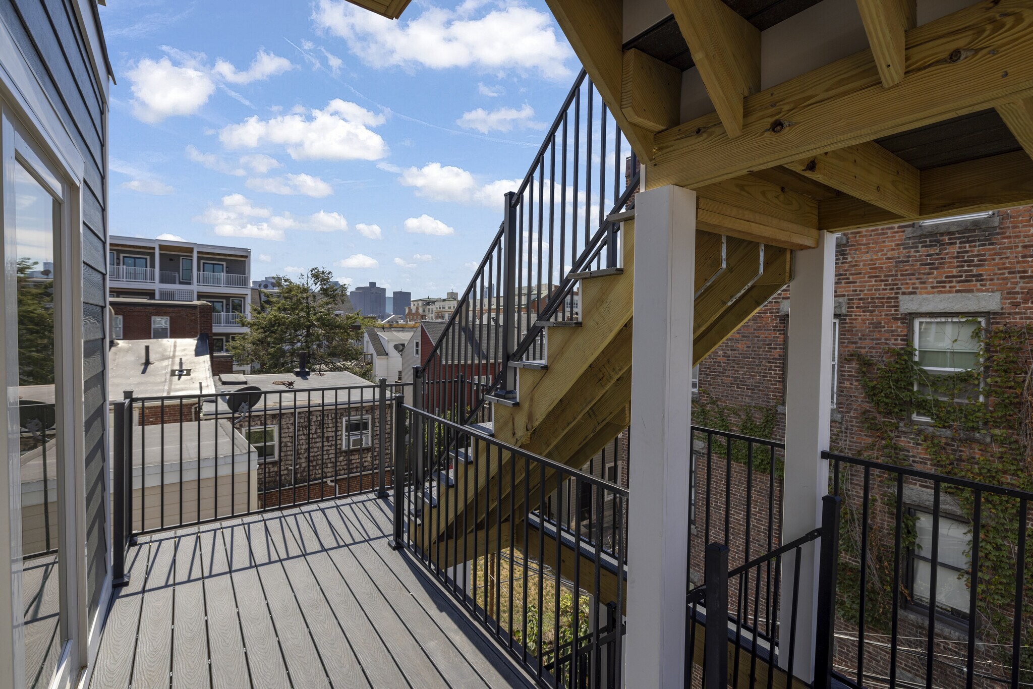 Building Photo - 22 Paris St