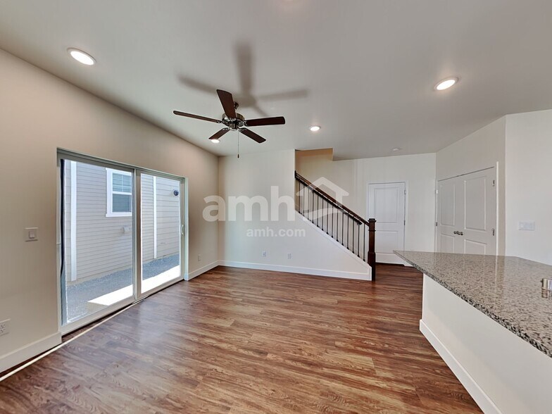 Building Photo - 33047 Lookout Ln