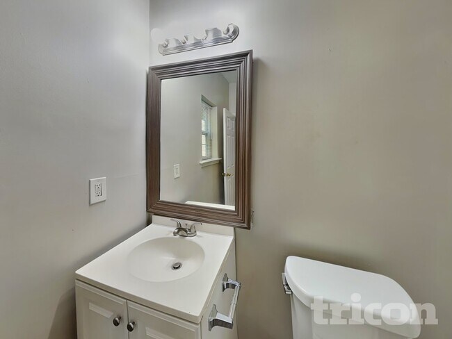 Building Photo - 728 Celeste Ln