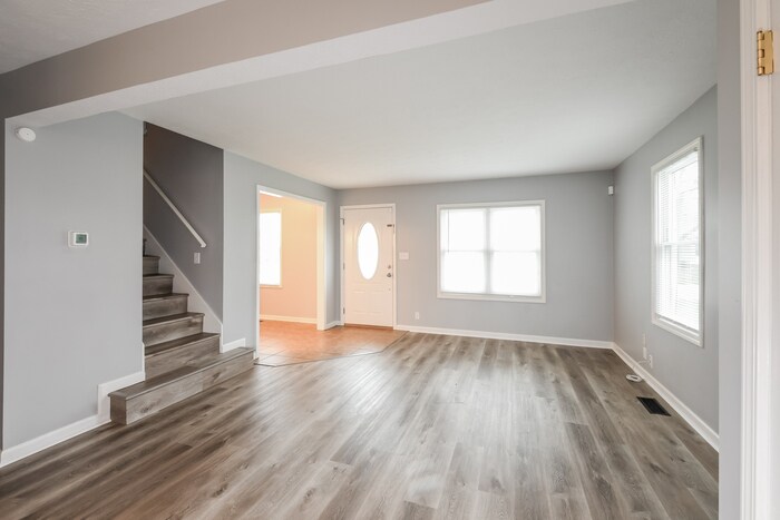 Building Photo - 720 Meadow Ln