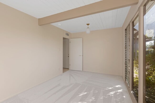 Building Photo - Stunning Mid-Century Modern 4 BR 3 BA with Bonus Room and Office