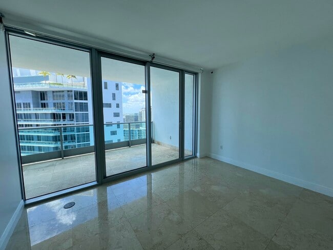 Building Photo - 1331 Brickell Bay Dr
