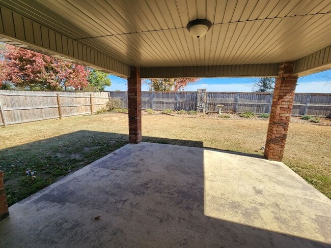 Building Photo - Stunning 3-Bedroom Single Family Located In Champion Estates!