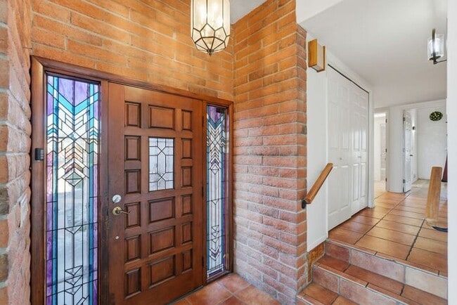 Building Photo - 770 N Lazy J Wy