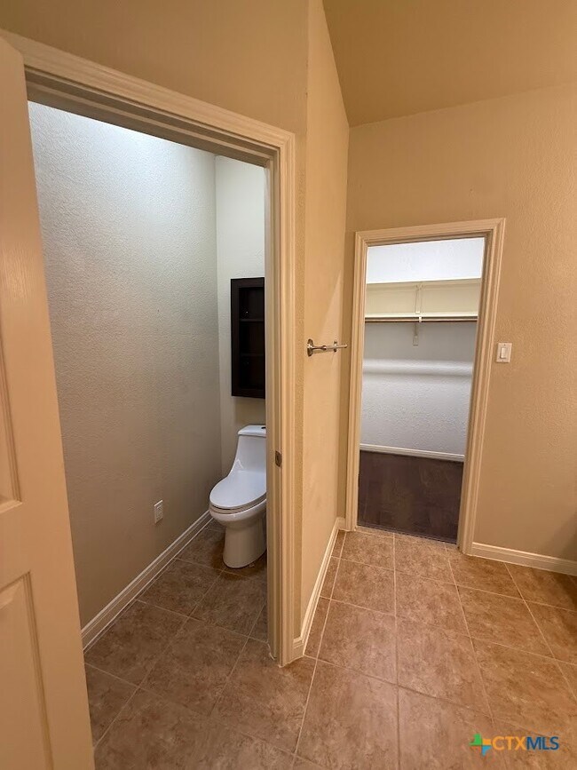 Building Photo - 270 Delanoy Dr