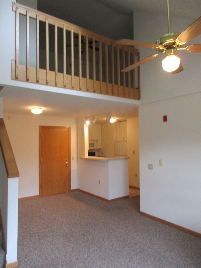 Building Photo - 3 Bedroom, 2 Bath
