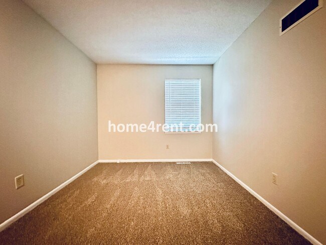 Building Photo - Beautiful Overland Park Home!