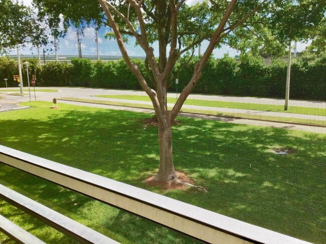 Building Photo - 438 Mansfield K