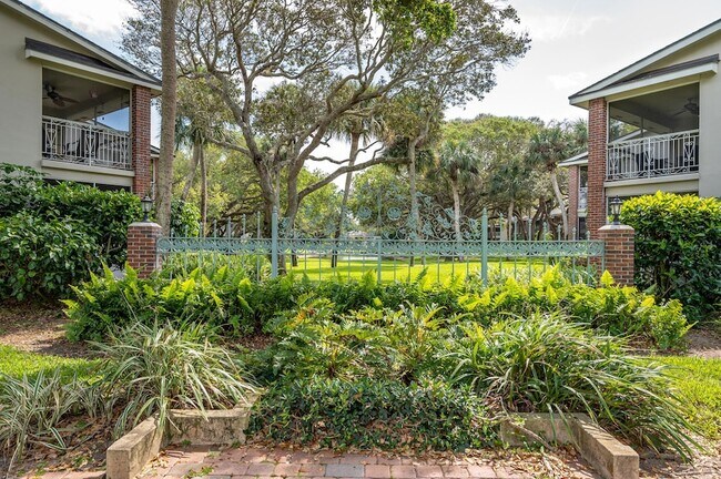 Building Photo - 2 Park Shores Cir