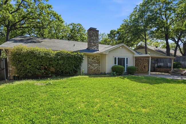 Building Photo - Amazing in Arlington