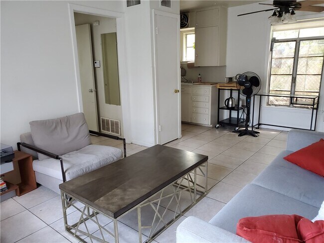 Building Photo - 3202 Grooms St