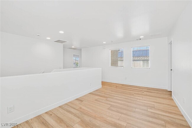 Building Photo - 2872 Strathallan Ave