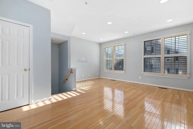 Building Photo - 351 Livermore Ln