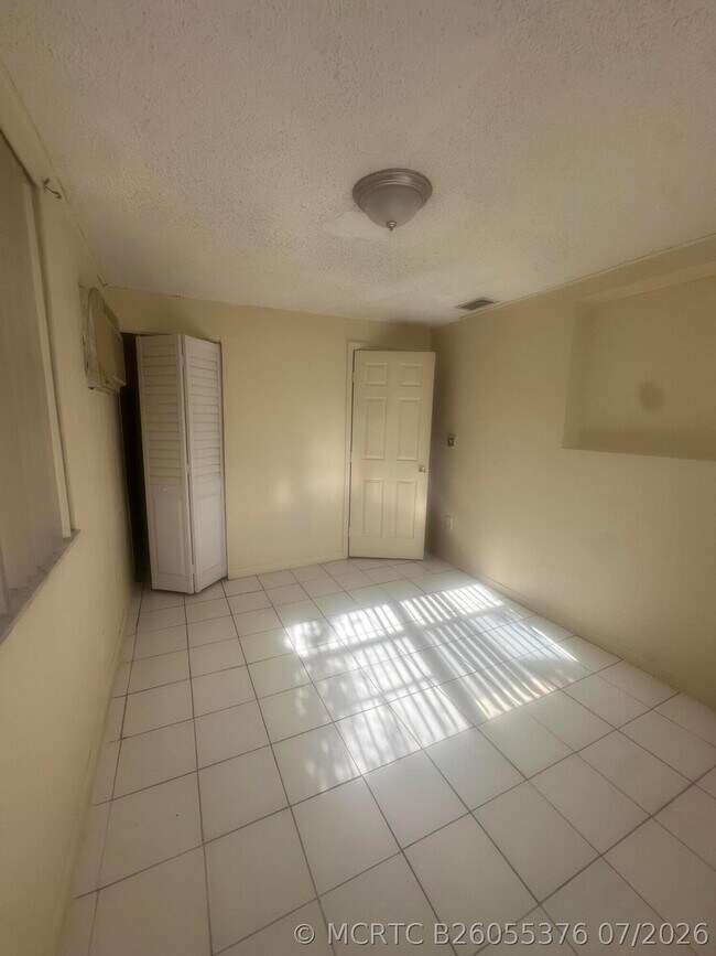 Building Photo - 5725 NW 14th Ct