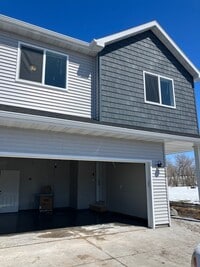 Building Photo - 3 Bed 3 Bath Twin Home