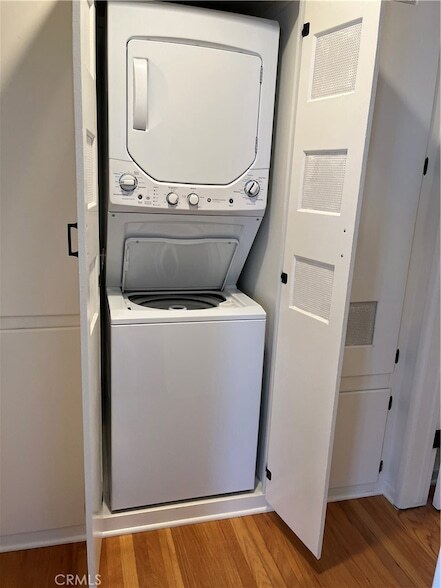 Building Photo - 116 1/2 24th ST Unit REAR