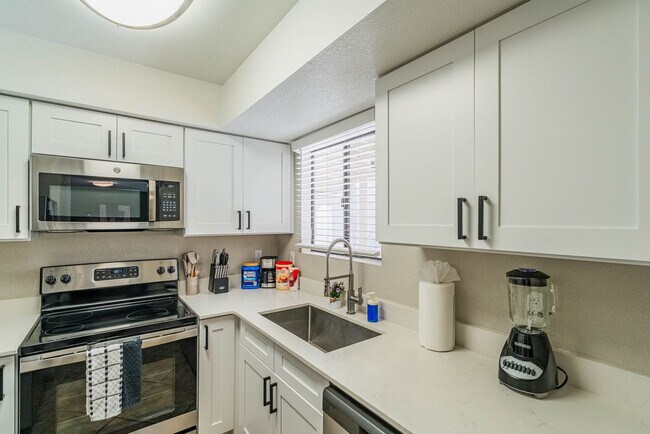 Building Photo - 8550 E McDowell Rd